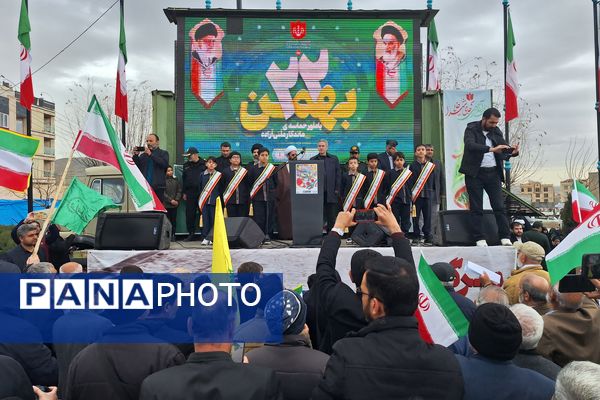 حضور اقشار مختلف مردم پردیس در راهپیمایی ۲۲بهمن 