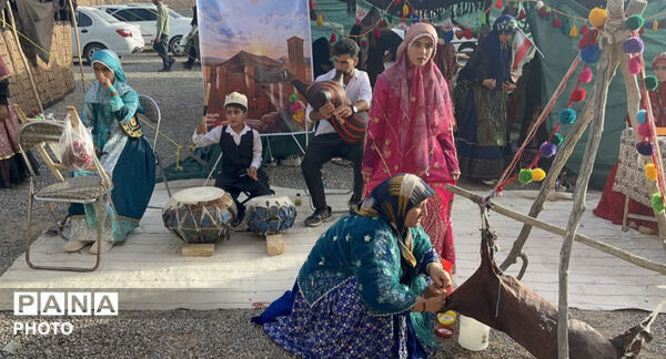 برپایی نمایشگاه دستاوردهای دانش آموزان ابتدایی و عشایری خاتم 