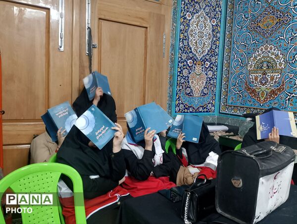 مردم کاشمر در زیارتگاه شهید مدرس قرآن بر سر گرفتند