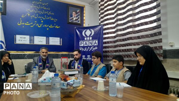 نشست معاون پرورشی و تربیت بدنی ناحیه 4 کرج با خبرنگاران دانش‌آموز پانا 