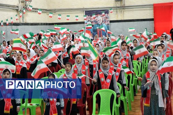  همایش «یاوران انقلاب، پیشتازان مقاومت» در دلیجان همزمان با آغاز دهه فجر