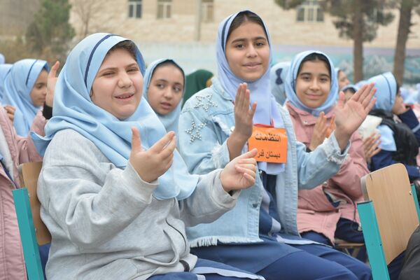 حضور خادمان رضوی در مدرسه قدر بهارستان‌دو