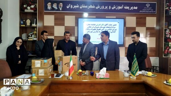 اهدای تجهیزات آموزشی به مدارس شهرستان شیروان