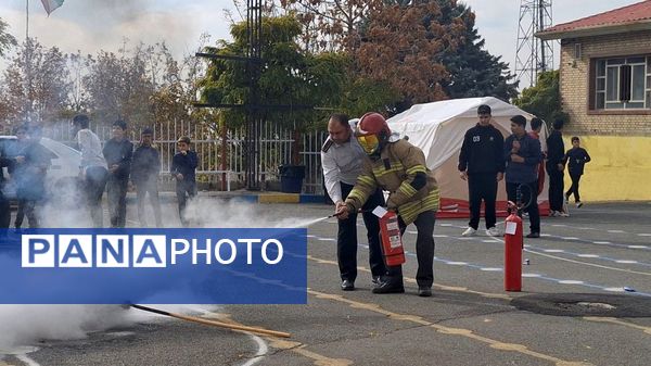 بیست‌وششمین مانور سراسری زلزله و ایمنی در دبیرستان شهید مطهری ناحیه یک کرج