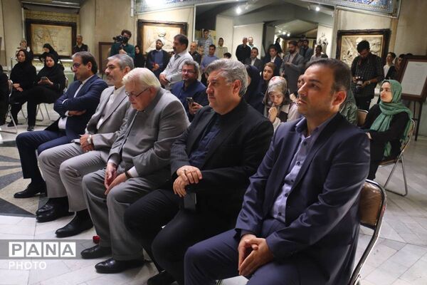 آیین گلباران مزار استاد شهریار در تبریز 