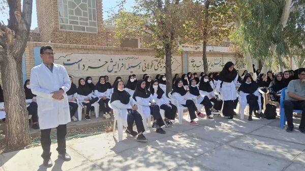 برگزاری جشن علمی شیمی در دبیرستان حضرت زینب(س) بهاباد