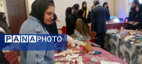 بازدید مدیر و پرسنل دبیرستان مادر مهربان خلیل آباد از بازارچه کار آفرینی