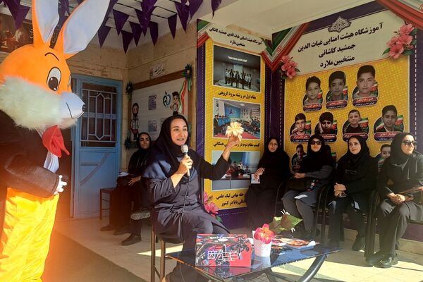  برپایی نمایشگاه  آثار دانش‌آموزان در مدرسه غیاث‌الدین جمشید کاشانی ملارد 