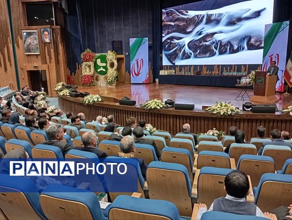 آیین تجلیل از واحدهای نمونه استاندارد و سفیران دانش‌آموزی استاندارد