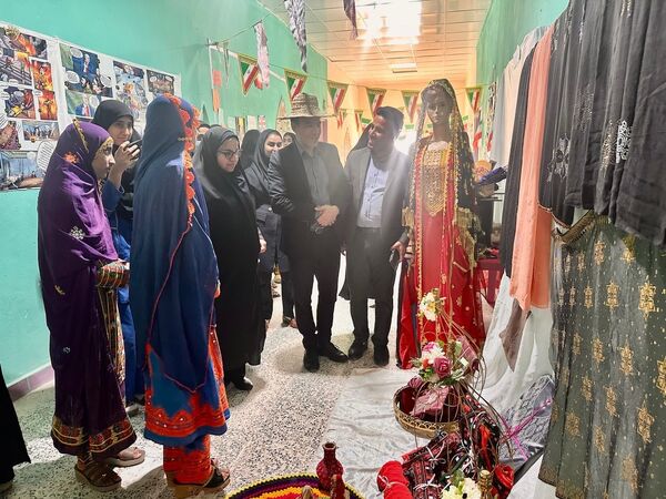 ۲۲ بهمن؛ نمایش خلاقیت دانش‌آموزان سردشتی در غرفه‌های فرهنگی و آموزشی