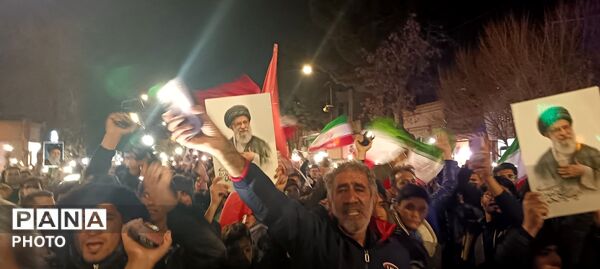 حضور خودجوش مردم نیشابور در خیابان های این شهر