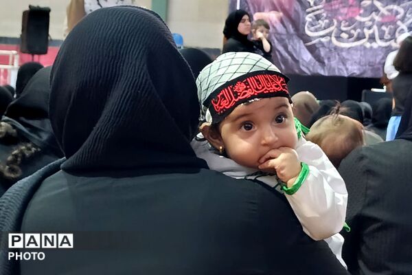 نوای «لبیک یا حسین» از گهواره‌ها؛ اجتماع شیرخوارگان حسینی در اسلام‌آباد غرب