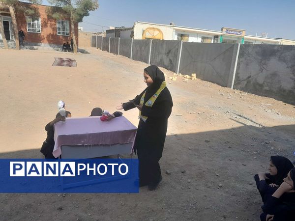 اجرای نمایش عروسکی به مناسبت هفته تربیت بدنی در دبیرستان مادرمهربان خلیل آباد