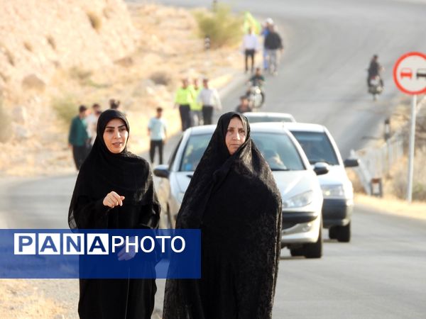 پیاده‌روی جاماندگان اربعین در فراشبند