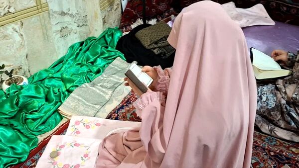 اعتکاف دختران دانش‌آموز قم در مسجد امام حسین(ع)