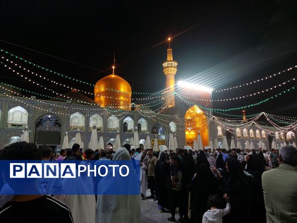 شکوه و سرور در بارگاه منور رضوی در شب ولادت پیامبر اعظم(ص)