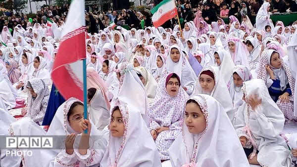 حضور معاون پرورشی وزارت آموزش و پرورش در جمع فرشتگان نمازگزار