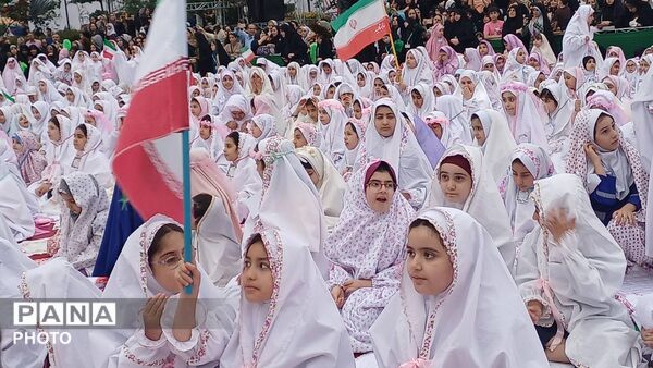 حضور معاون پرورشی وزارت آموزش و پرورش در جمع فرشتگان نمازگزار