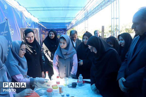 نمایشگاه طرح‌های ارتقا کیفیت آموزش در مقطع ابتدایی استان آذربایجان شرقی با حضور معاون وزیر 
