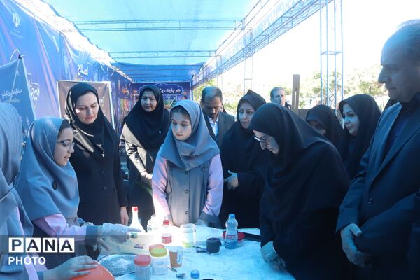 نمایشگاه طرح‌های ارتقا کیفیت آموزش در مقطع ابتدایی استان آذربایجان شرقی با حضور معاون وزیر 
