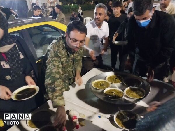 گرامیداشت چهلمین روز تدفین آقای شهید ایران و برگزاری مراسم شب شهادت امام حسن عسکری(ع) با حضور ۸۰۰ نفر