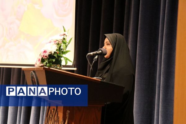 قدردانی از افتخارآفرینان متوسطه اول ناحیه ۶ در یازدهمین دوره جشنواره خوارزمی