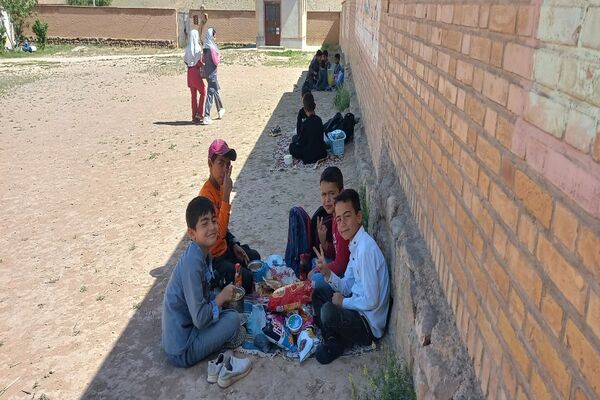 برگزاری اردوی درون مدرسه‌ای در مدرسه شهید معتمدی گزکوه