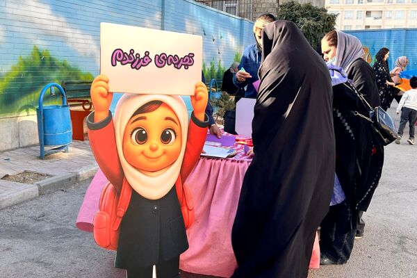 مهد اولیا؛ ابتکار خلاقانه معاون پرورشی دبستان سعادت برای مشارکت ویژه اولیا با کادر مدرسه