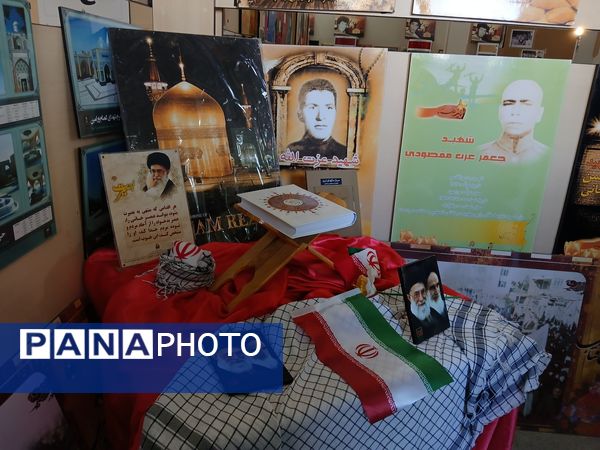 بازدید دانش‌آموزان از نمایشگاه دفاع مقدس واقع در مقبره شهدای گمنام شهرستان ورامین