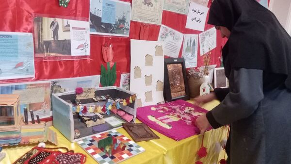 نمایشگاه مدرسه انقلاب در دبیرستان نمونه دولتی 9 دی یاسوج