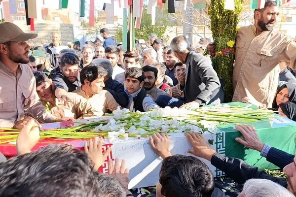 استقبال باشکوه مردم کوهدشت از شهدای گمنام  