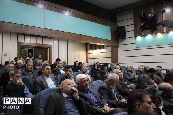 تجلیل از فرهنگیان بازنشسته آموزش و پرورش بام و صفی آباد