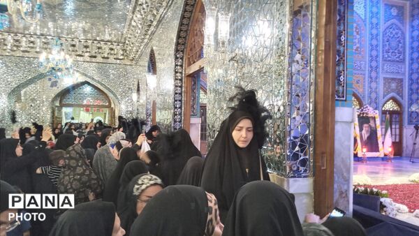 تجدید میثاق زائران با قائد شهید امت اسلامی در جوار بارگاه رضوی