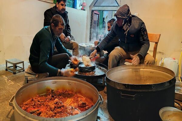 آخرین روز از اعتکاف دانش آموزی انس با خدا  در مسجد جامع شهر بار نیشابور