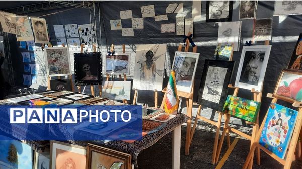 اولین نمایشگاه ماها در دبیرستان فرزانگان ۲ دوره دوم ناحیه ۷ مشهد