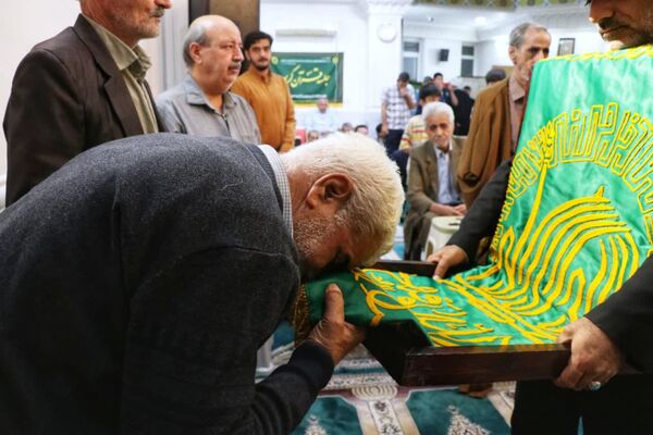 پرچم متبرک امام رضا (ع) در جشن ولادت امام رئوف در مسجد امام حسن عسکری (ع) بجنورد 