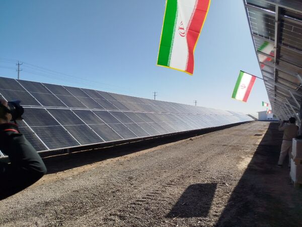افتتاح نیروگاه خورشیدی ۳ مگاواتی (پیشرو صالح)  کاشمر با حضور استاندار خراسان رضوی