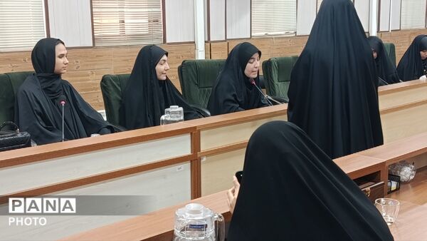 نشست صمیمی خبرنگاران پانا با مدیرکل آموزش و پرورش قم