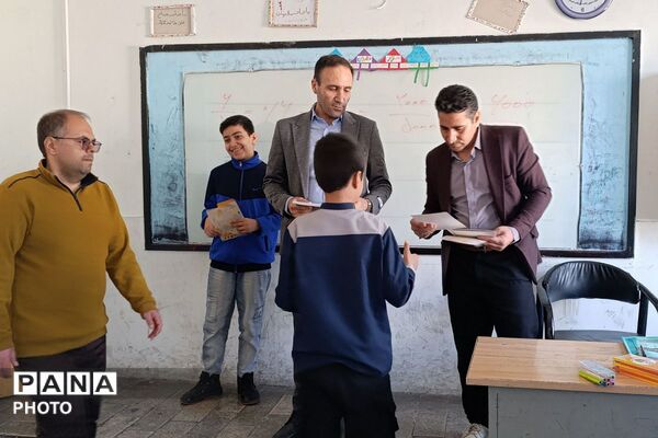 تقدیر از دانش‌آموزان ممتاز دبستان پسرانه شیخ صدوق صباشهر