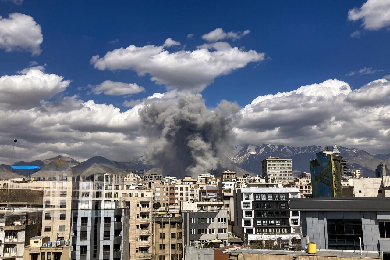 دوده‌های حاصل از انفجار در تهران به همراه گرما به سطوح بالایی جو منتقل شد