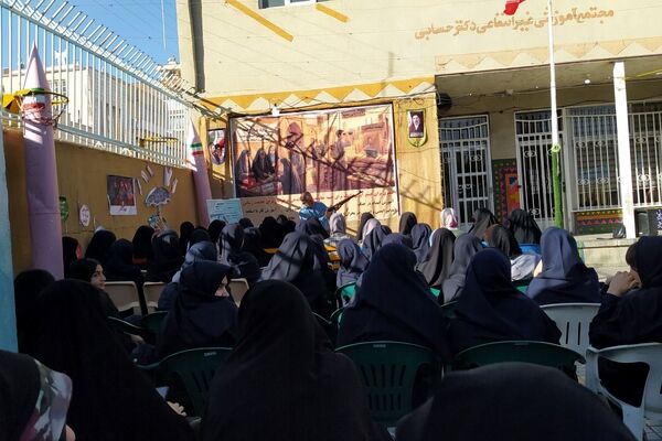 حضور دانش‌آموزان دبیرستان باهنر در پاتوق نوجوانان مبارز