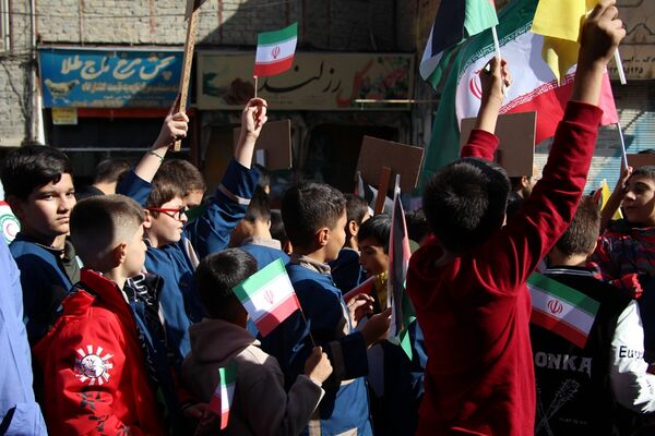 تجلی اقتدار مردم بهارستان در راهپیمایی ۱۳ آبان