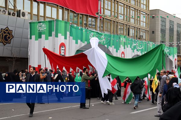 ٢٢ بهمن؛ روزى که دلها با قدم‌‌ها یکى میشود