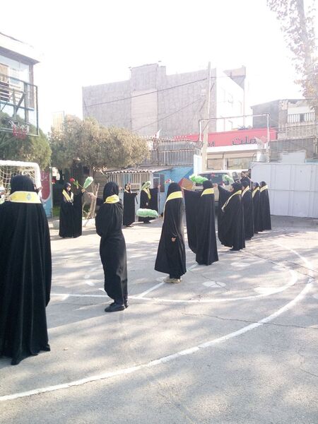 دبیرستان متوسطه اول دخترانه انقلاب میزبان شهید گمنام شد 