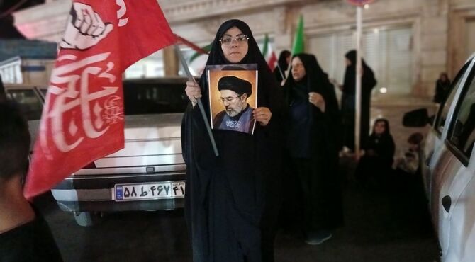 آخرین سپردنِ پیکرِ محبوب به آغوش خاک