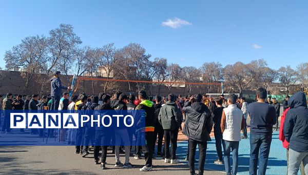 دومین روز از مسابقات گروهی والیبال در دبیرستان شاهد ابوذر گروهی