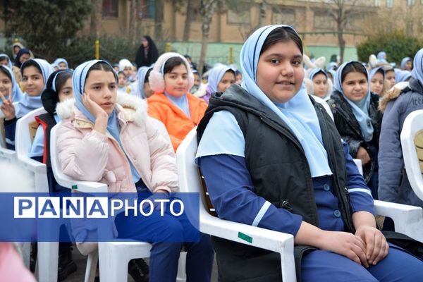 حضور خادمان رضوی در مدرسه قدر بهارستان‌دو