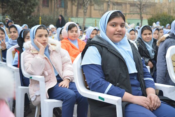 حضور خادمان رضوی در مدرسه قدر بهارستان‌دو