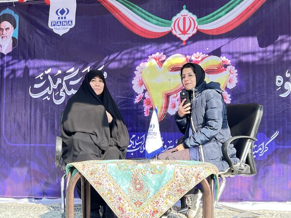 حال و هوای غرفه‌های سازمان دانش‌آموزی و خبرگزاری پانا در راهپیمایی ۲۲ بهمن