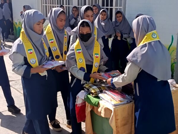 جشن عاطفه‌ها در دبیرستان افق خواف 